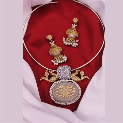 Dual Tone Statement Hasli Necklace Set – Arzzbyfarha