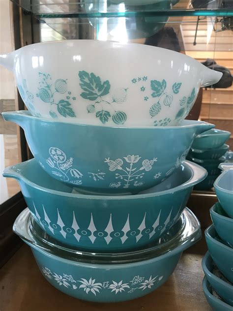 Vintage Blue Pyrex Bowls - Set of 3