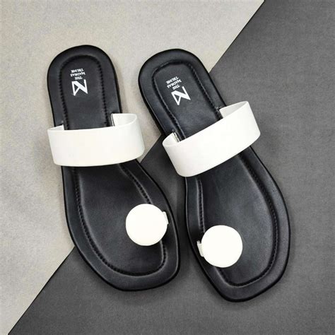 Eka Black White – The Madras Trunk