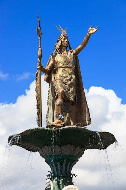 Statue of the inca pachacutec | Premium Photo