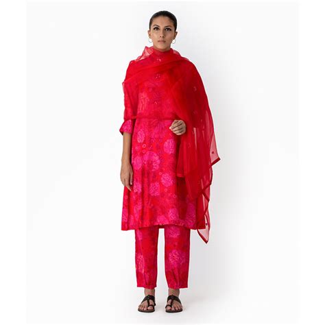 Alia Bhatt's pink and red floral kurta set from Raw Mango is just right ...