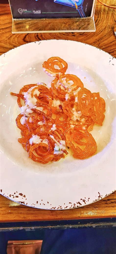 Pretty Ambience With Fine Bar & Sumptuous Food At The Market Place | LBB