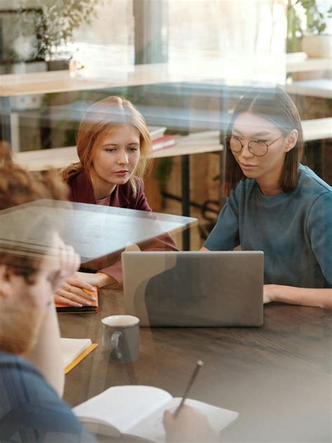 FAQ - Dan Herbatschek Scholarship