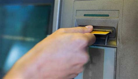 使用ATM存款机存款的一定要看！一定要把收据存起来，否则存款无效！