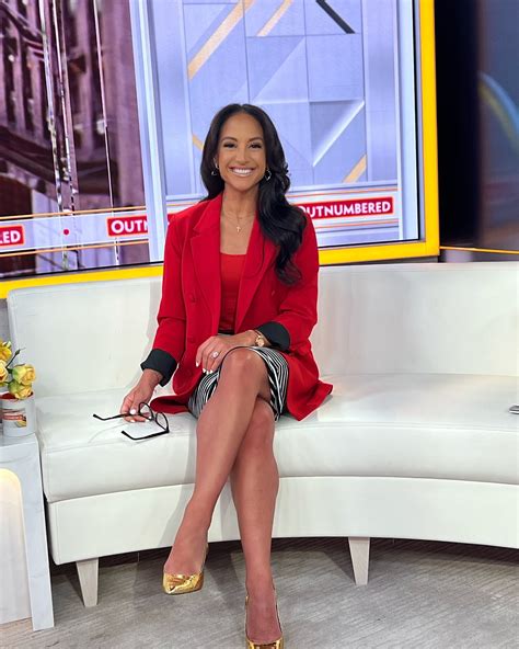 Emily Compagno Height, Weight and Body Measurements - Nowcelebbio