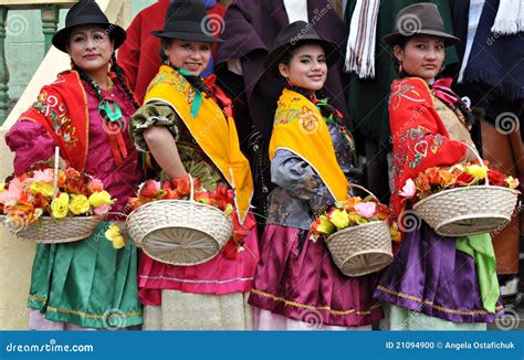 Ecuadorian Women in Traditional Dress Editorial Image - Image of ...