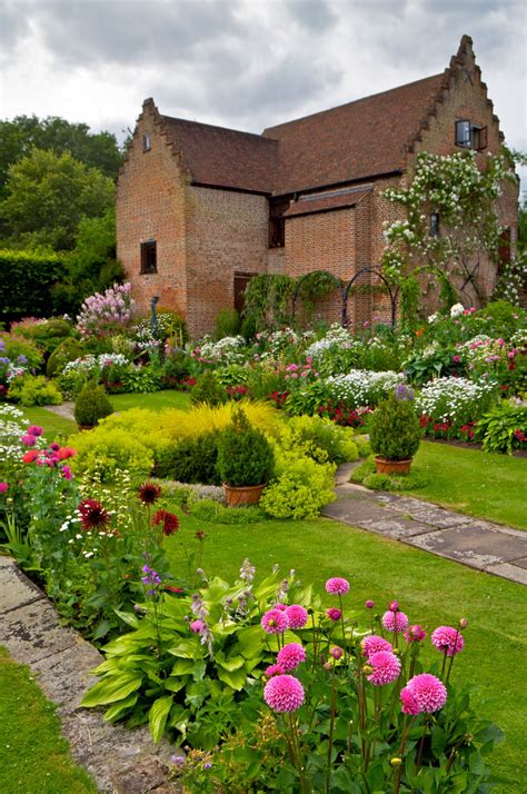 Beautiful English Garden Flowers Mansion Check Out 10 Elegant English