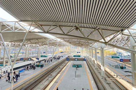 长春站，吉林省最大的车站和交通枢纽，至今已有113年历史之久_火车
