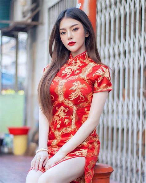Pin by 🌹กนกพร🌹 on ใบไม้&ดอกไม้ | Asian style dress, Traditional dresses ...