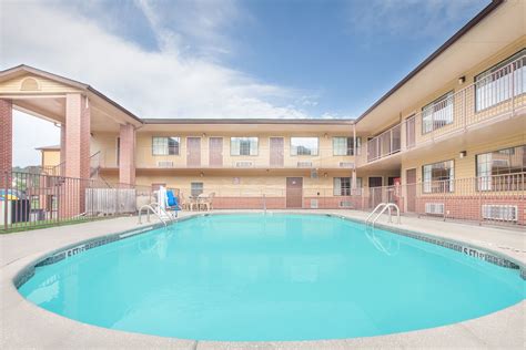 Days Inn by Wyndham Fayetteville | Fayetteville, AR Hotels