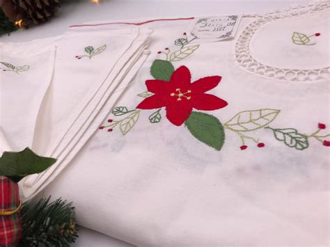 Vintage Christmas Tablecloth and napkin set Red appliquéd poinsettias ...