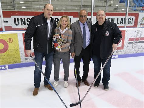 EDEKA spendet 2.000 Euro an die Jugendabteilung des REV Bremerhaven