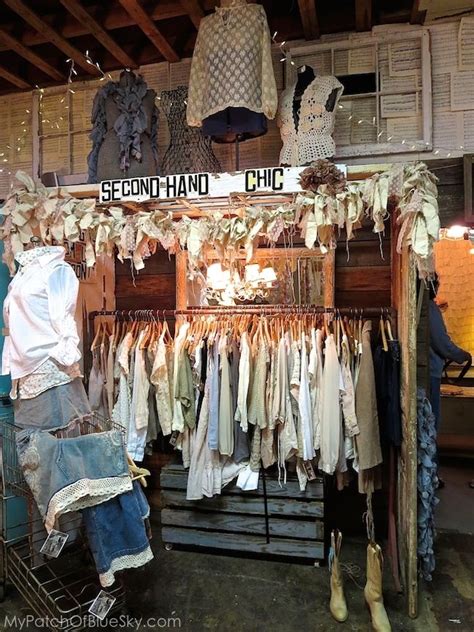 Retail Rustic Store Displays 的图像结果