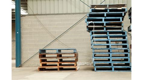 Pallet Flooring - How to Make Flooring From Pallets - HomeFloorExpert