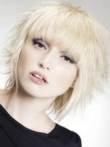 Moderne frizure za kosu srednje dužine – Moda