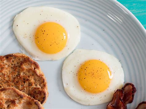 how to make sunny side up eggs runny