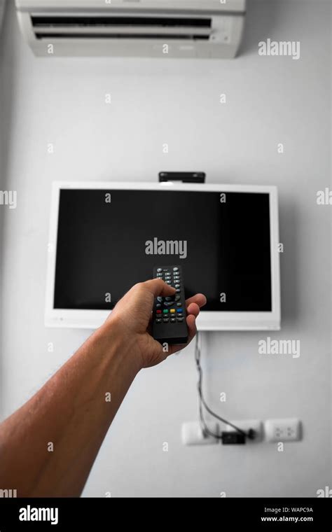 Image result for Telecommande Dans Main