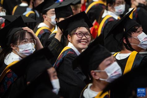 华中科技大学举行2022年毕业典礼-新华网