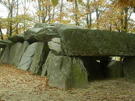 La Roche-aux-Fées, un site mégalithique intrigant et magique | Meer