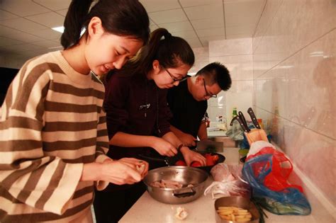 上海市闵行中学在特色生涯教育中找准五育融合之道：让生涯实践为学生未来“领航”
