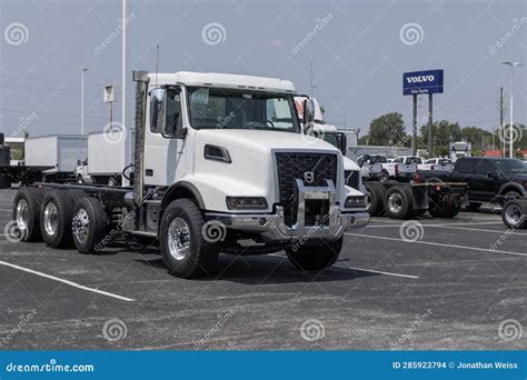 Volvo Big-Rig Trucks 的图像结果