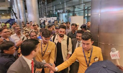 Hyderabad Grand Welcomes To Indian Cricketer Mohammed Siraj After T20 ...