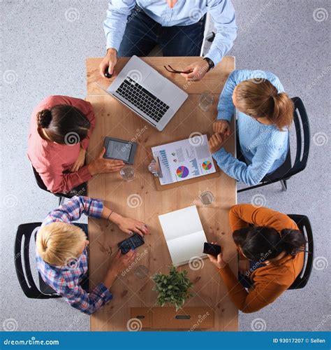 Business People Sitting 的图像结果