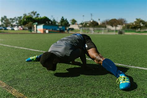 Dynamic Stretching Football Photos, Download The BEST Free Dynamic ...
