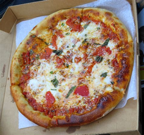 The Rochester NY Pizza Blog: Wolfgang Puck Express, Farmington