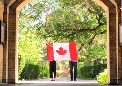 加拿大大学本科2023年秋季入学申请时间规划 – 加拿大多伦多新飞扬留学