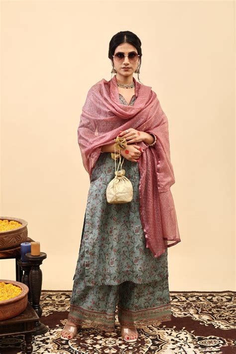 Ethnic Wear – Buy Seasons Ethnic Wears for Women & Men Bagh India