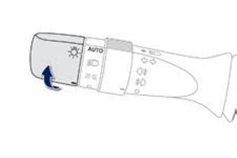 Peugeot 108: Accensione automatica dei fari  