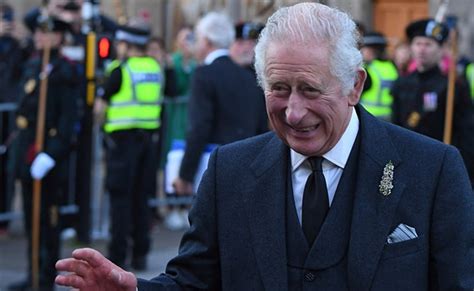 King Charles की Toilet सीट जाती है उनके संग यात्रा पर? ये हैं वो चीज़ें ...