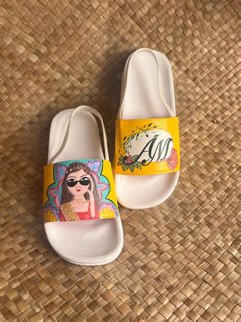 Girly slides with custom initials – zubiyastore