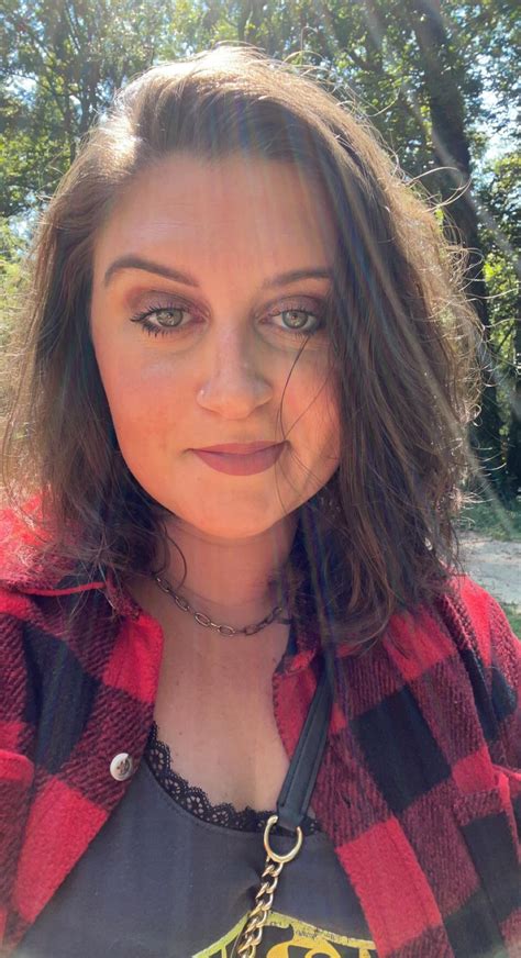 (28F) Fall is in the air 🏈 : r/selfies