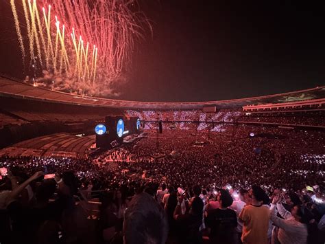 Vande Mataram echoes at Coldplay concert Chris Martin sings for Jasprit ...