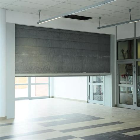 Flexible rolling curtains | ASSA ABLOY