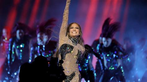 Jennifer Lopez, accident vestimentar pe scenă, în mijlocul unui concert ...