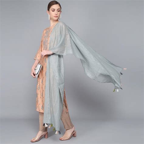 PEACH MUSLIN WOMEN'S KURTA PAJAMA DUPATTA SET