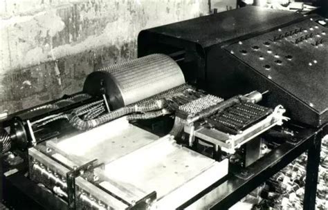 世界上第一台计算机 1946年在美国宾夕法尼亚大学诞生(2)_科技之最_GIFQQ奇闻娱乐网