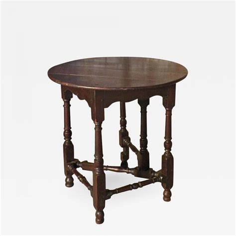 English Oak Small Round Early 18th Century Drop-Leaf Table
