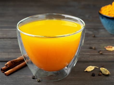 Drinking Hot Water With Turmeric Powder Gives You These Health Benefits ...