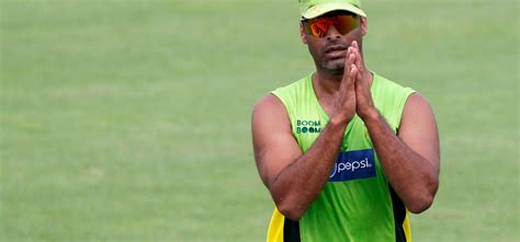 When A 'Frustrated' Shoaib Akhtar Bowled A Nasty Bouncer To MS Dhoni ...