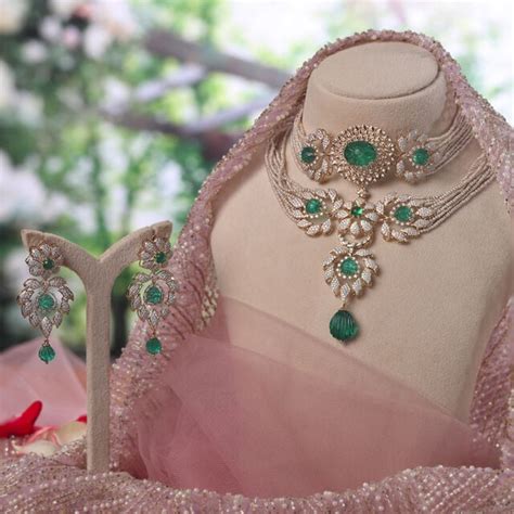 Exquisite Diamond and Pearl Necklace Set