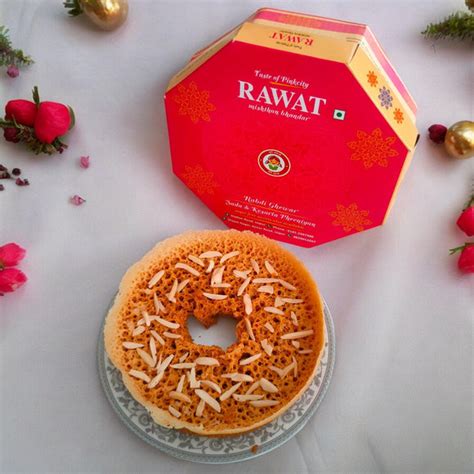 Shop Rawat Pyaz Kachori, Mawa Kachori & Ghewar Online at SweeDesi