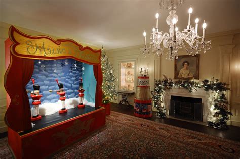 Jill Biden unveils White House holiday decorations | CNN