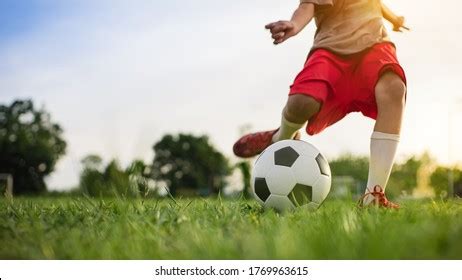 Play Football 的图像结果