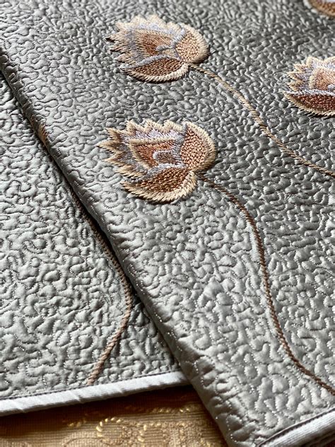 THE BOUQUET BED RUNNER – NEXUS BY UPASNA