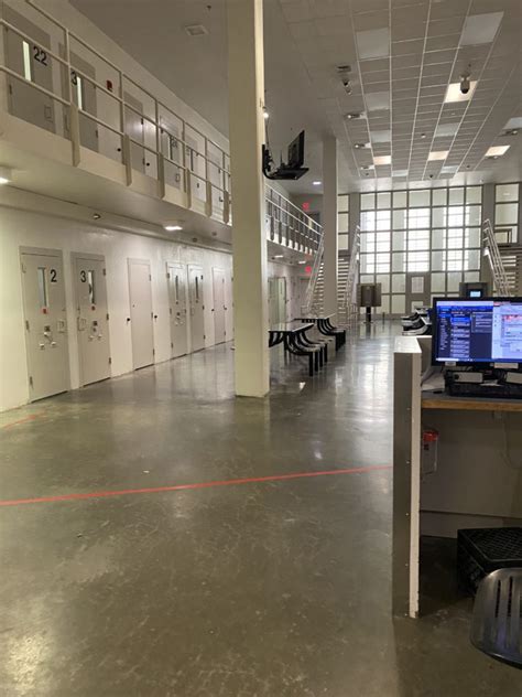 Former intern claims unsafe conditions at Buncombe County Jail ...