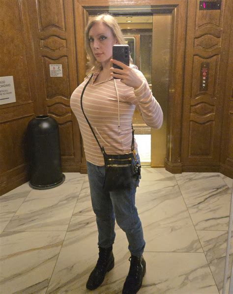 Lyra Lore | I am just now realizing how huge they are | Instagram